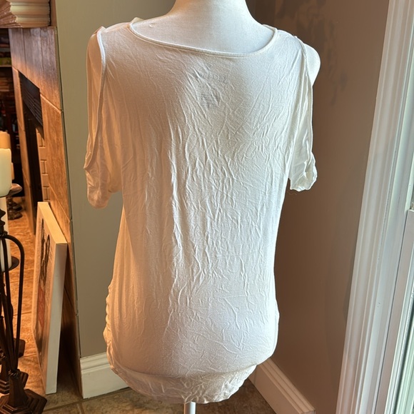 Nice soft basic tee - Picture 2 of 3